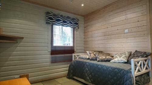 3 bedrooms, 6 beds