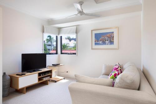 Wake up to ocean views in stylish comfort - image 3