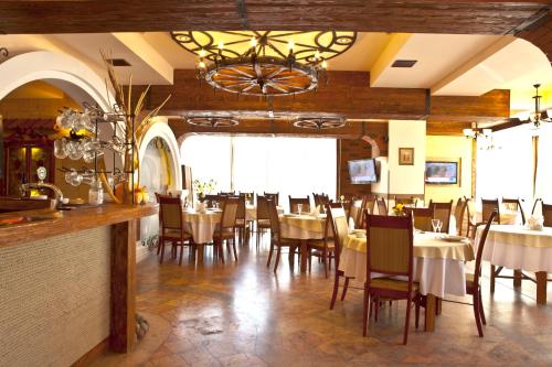 Restaurant, Shirak Hotel in Yerevan