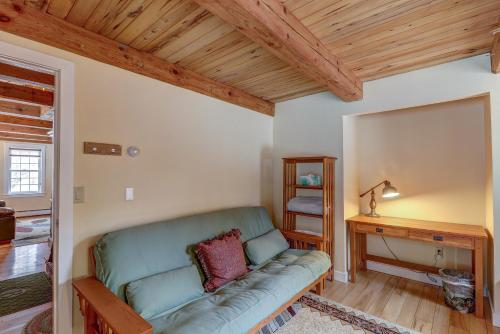 Mt. Ellen's Backyard Bungalow - image 4