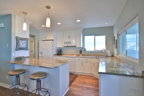 3843 S. Atlantic Ave - Beach Retreat - image 5