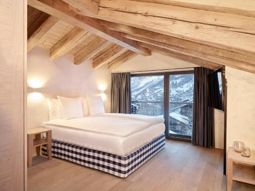 Firefly Luxury Suites - image 11