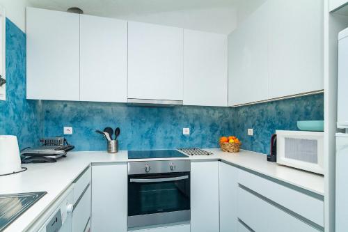 ห้องครัว, Liiiving in Algarve - Alvor Blue Villa in ปราอินยา