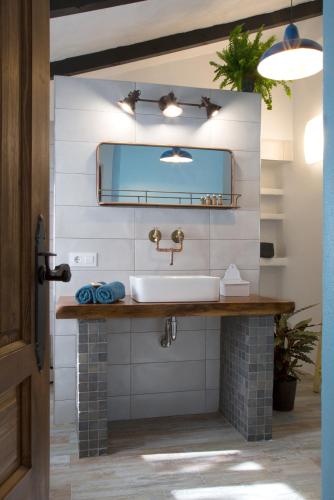 Boutique Hotel Rancho Los Lobos - image 12