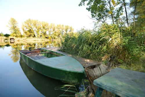 Hideout Homestead on the riverside Fishing&Hunting