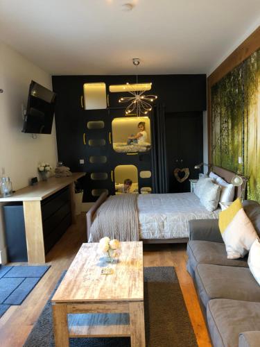 Willow Court Farm Studio West & Petting Farm, 8 mins to Legoland & Windsor, 15 mins to Lapland UK, Windsor (photo 6)