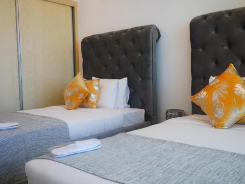Stunning 5* 4BR-Oceanfront-Apartment - image 2