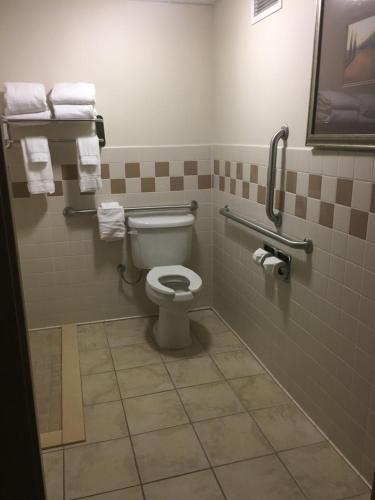 AmericInn by Wyndham Monmouth - image 7