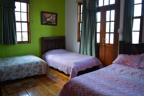 Hostal del Piamonte - image 4