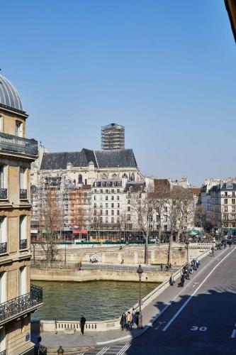 RESIDENCES HARCOURT - Ile Saint Louis - PARIS - image 10