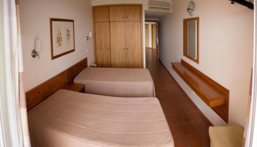 Areia Dourada Ideally located in the Porto Santo area, Areia Dourada promises a relaxing and wonderful visit. Both business travelers and tourists can enjoy the propertys facilities and services. Service-minded st