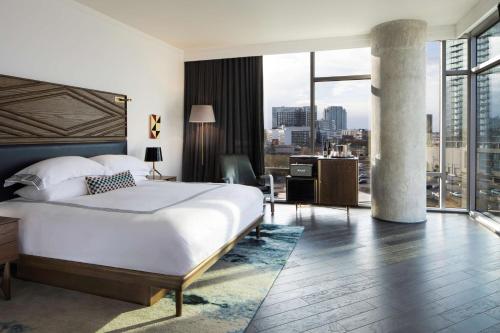 Corner King Room