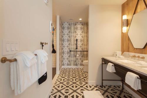 Studio Suite with Accessible Shower - Disability Access