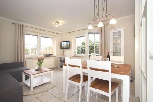 Haus Jenny Wohnung E1 mit Terrasse in Boltenhagen, Deutschland