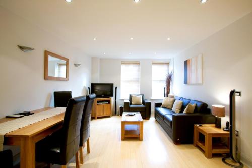 2 bed 2 bath at Pelican Hse in Newbury - FREE secure, allocated parking - Apartment - Newbury