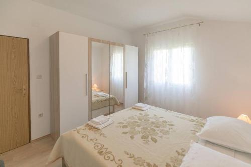  apartment Mira #PREKO#free parking#A/C in Preko