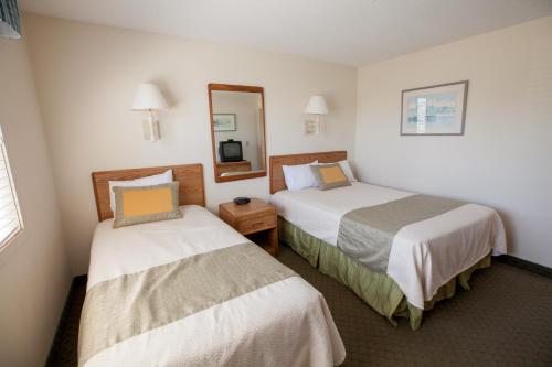 1 double bed, 1 twin bed