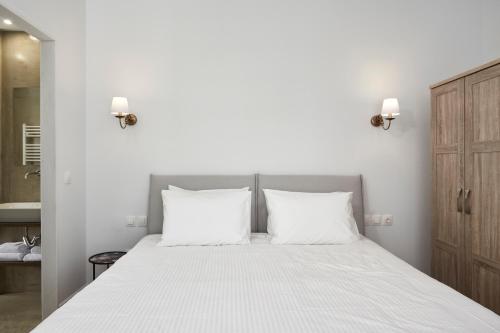 Luxury n Chic Athens Museum Apt - image 11