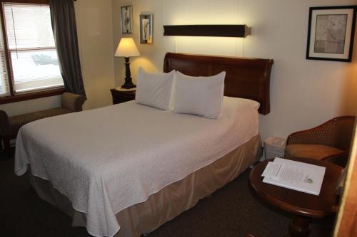 Standard Queen Room