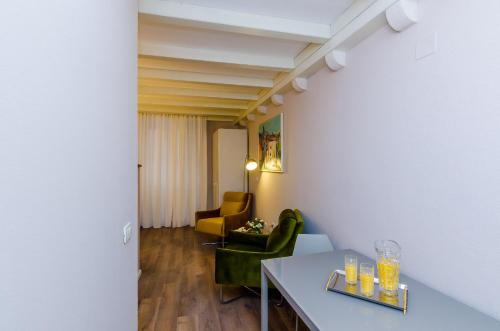 Villa Flores Studio Apartment - image 10