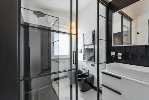 One-Bedroom Apartment image 10