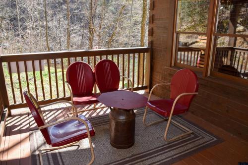 Bear Hiney Hangout Home - main image