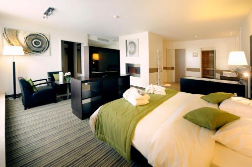 Hotel Charleroi Airport - Van Der Valk - image 9
