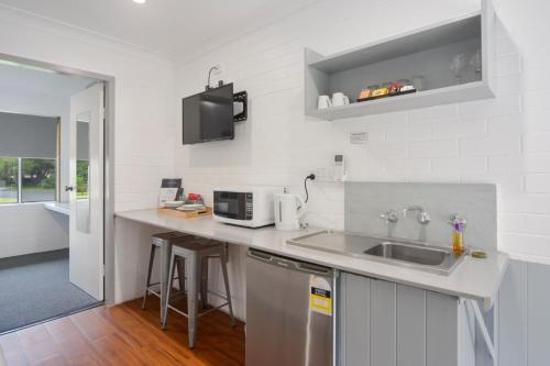 Küche, Pleasant Way River Lodge in Nowra