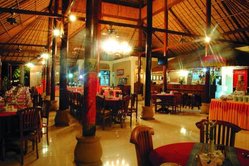 Restaurant, Aneka Lovina Villas & Spa in Lovina Beach