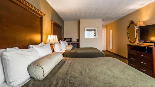2 queen beds
