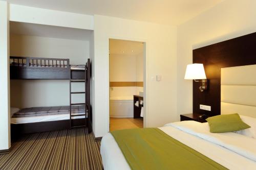 Hotel Charleroi Airport - Van Der Valk - image 6