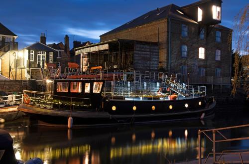 B&B Sandwich - Dutch Barge, Fisherman's Wharf, Sandwich - Bed and Breakfast Sandwich