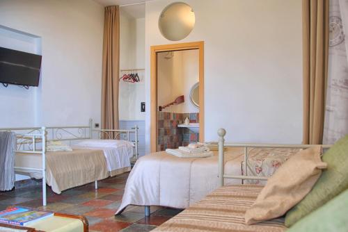 Studio Apartment image 9
