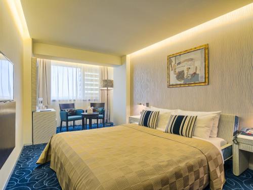 Senior Suite with Frontal Sea View