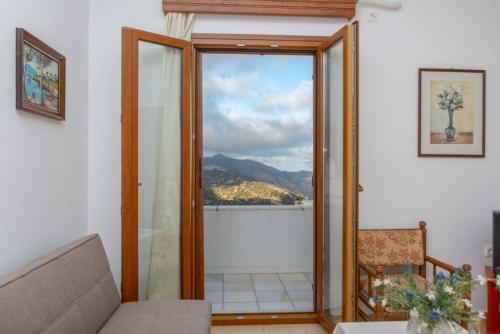  Apiranthian house Panoramic view in Apérathos