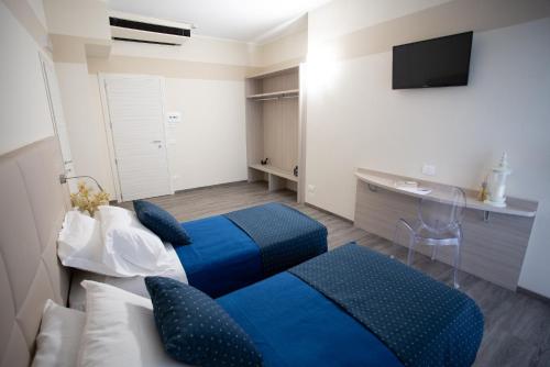 HOME HOTEL - image 2