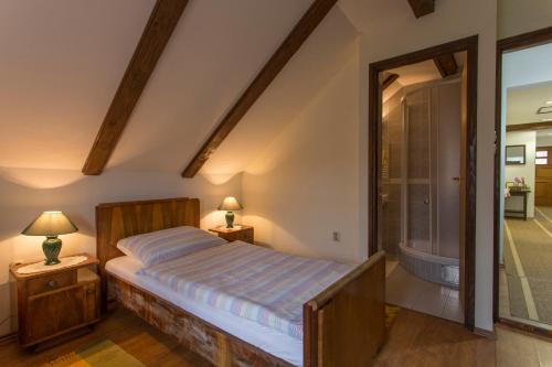 1 queen bed