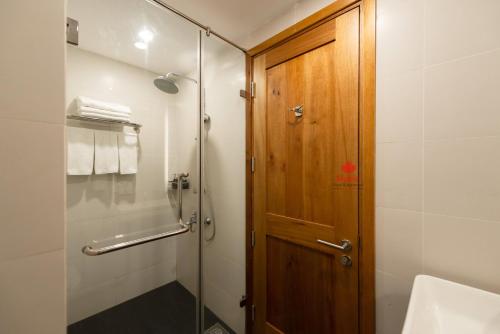 Three-Bedroom Apartment image 9