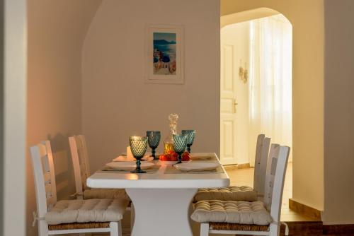 Four Seasons Mansion - image 12