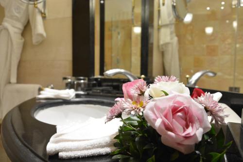 Golden Carthage Hotel Tunis Set in a prime location of La Marsa, Golden Tulip Carthage Tunis puts everything the city has to offer just outside your doorstep. The property offers guests a range of services and amenities designed