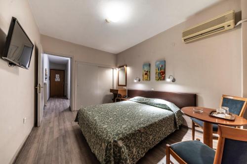1 double bed, 1 twin bed, 1 bunk bed