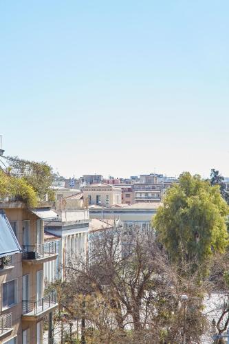 Luxury n Chic Athens Museum Apt - image 9