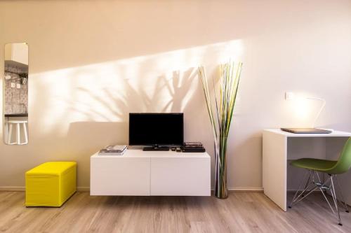 Treat yourself w. this central City-break studio!, Athens (photo 5)