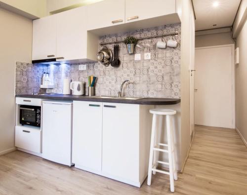Treat yourself w. this central City-break studio!, Athens (photo 10)