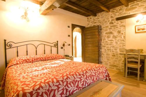 1 double bed, 1 twin bed
