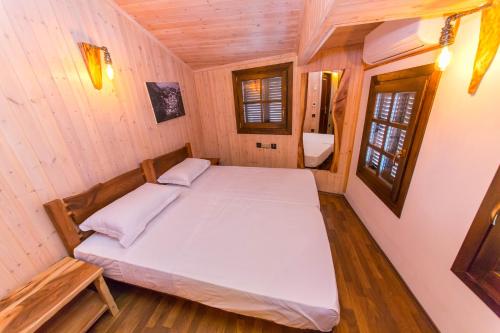 Heraklis Hotel – Berat, IA