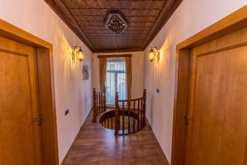 Iekārtas, Heraklis Hotel in Berata