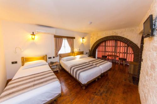 Heraklis Hotel – Berat, IA