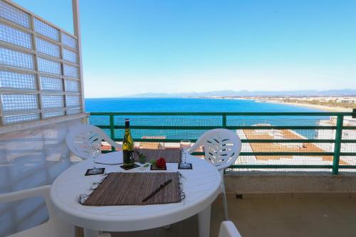Apartment with Sea View image 5