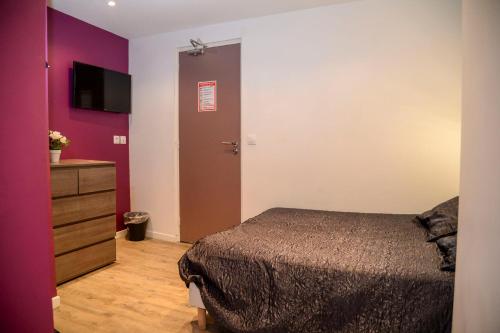 HOTEL HOVI DE LA MAIRIE – Aubervilliers, CA